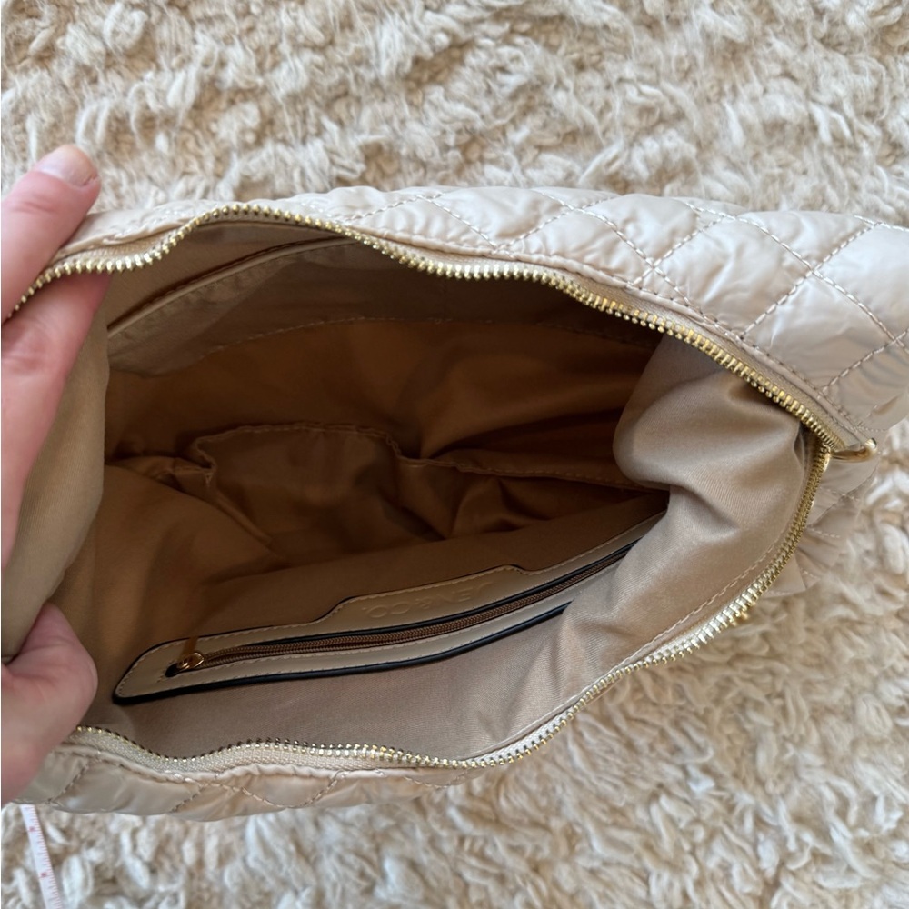 NWOT Jen & Co tan quilted bag with gold chair strap - Picture 5 of 6